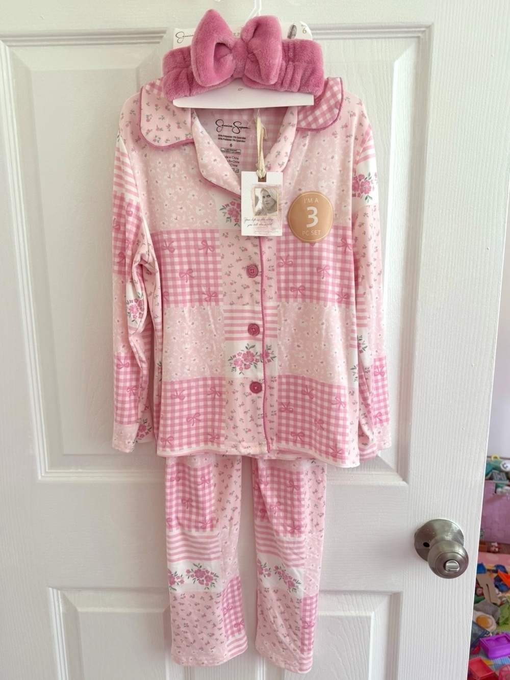 🦋Jessica Simpson Girls 3-Piece Pajama Set 
Size 6 long sleeve 
Pink Patchwork